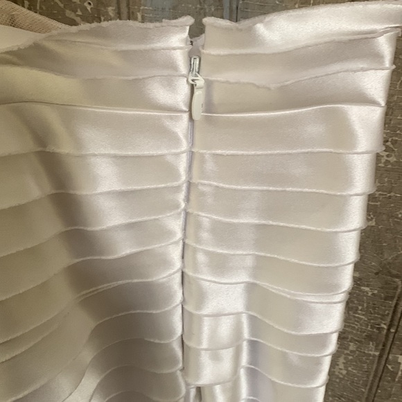 BCBG white gown - Picture 4 of 7